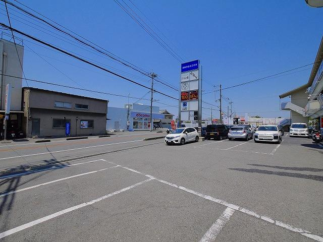 通眞ヨシエプラザの駐車場