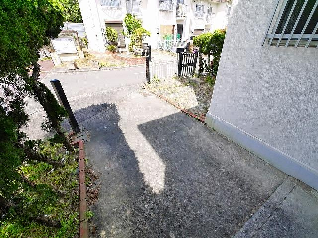 帝塚山テラスハウス（６丁目）の駐車場
