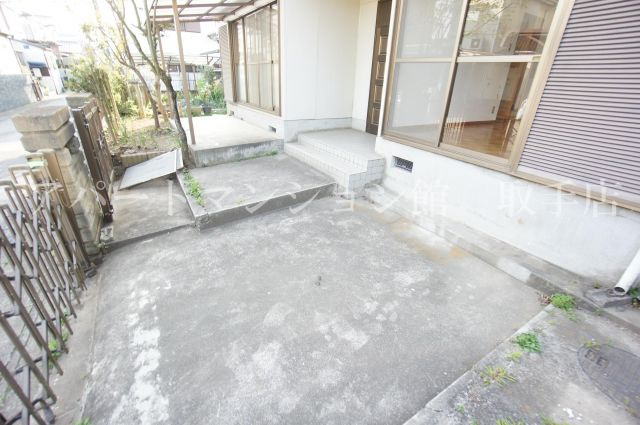 双葉2丁目戸建ての駐車場