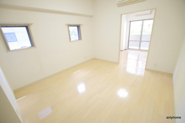 ニューシティアパートメンツ西天満　仲介手数料無料の居間・リビング