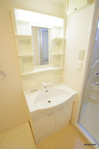 ニューシティアパートメンツ西天満　仲介手数料無料の洗面所