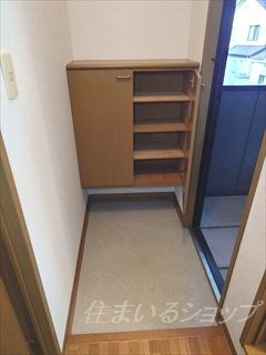 広島市安佐北区亀山１丁目のアパートの玄関