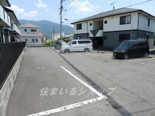 広島市安佐北区亀山１丁目のアパートの駐車場