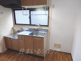 広島市安佐北区亀山１丁目のアパートのキッチン