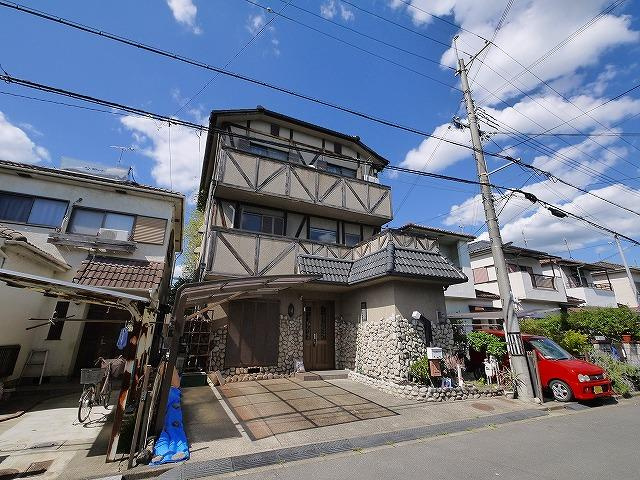 西九条町一戸建の駐車場|駐車スペースもあります
