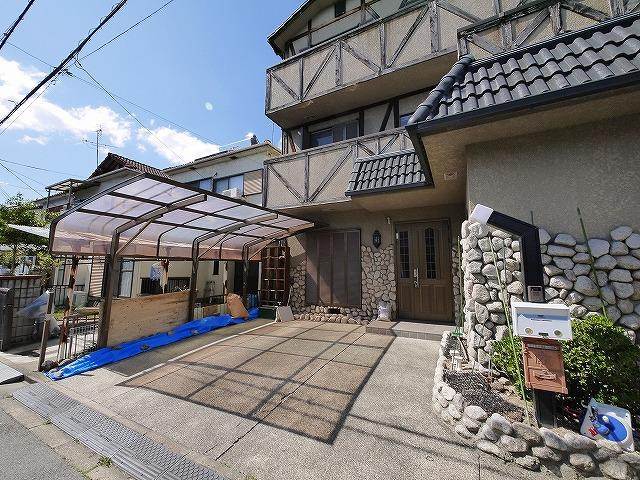 西九条町一戸建の駐車場|駐車場があるので、車を買う予定の方も安心です