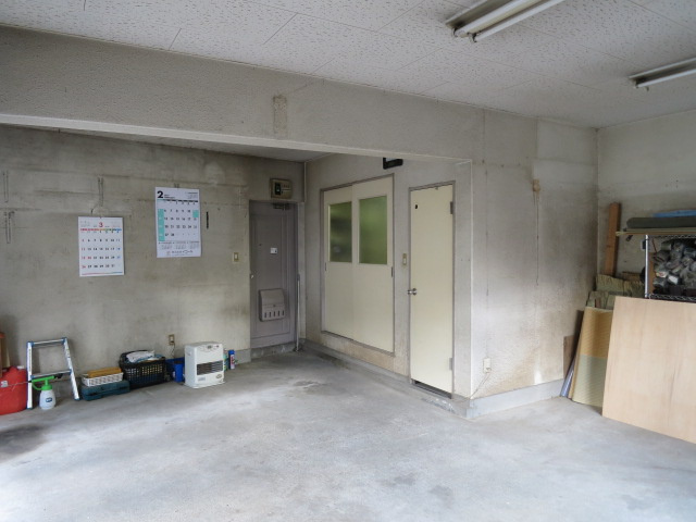 ビューラー東町の内装