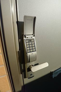 【セキュリティ】 | 【シャーメゾン】アンビション栗山 | 玄関錠はデジタルロックです。
