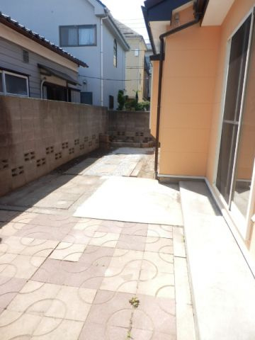 栄５丁目貸家　２号棟の庭