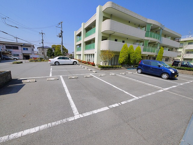 結充Immeuble　B館の駐車場|駐車スペースもあります