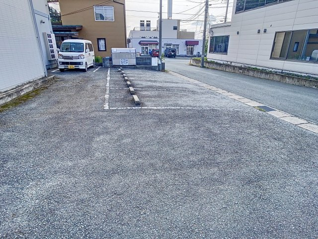 パールハイツ松波の駐車場