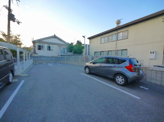 アンジェロ佐保の駐車場