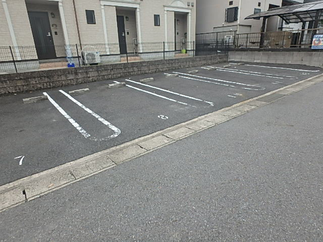 Boon Erf横川の駐車場