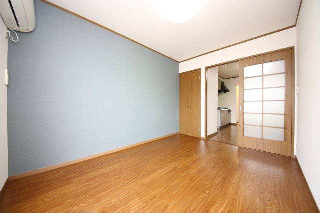 ドミールたかねB棟の洋室