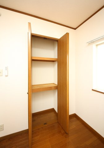 ドミールたかねB棟の収納