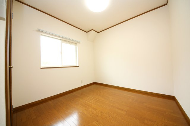 ドミールたかねB棟の洋室