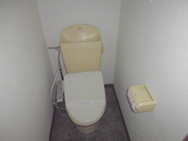 プラティーヌＫ．Cのトイレ|温水洗浄便座