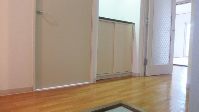 船橋市本中山７丁目の賃貸マンションの玄関|玄関からの眺めです。