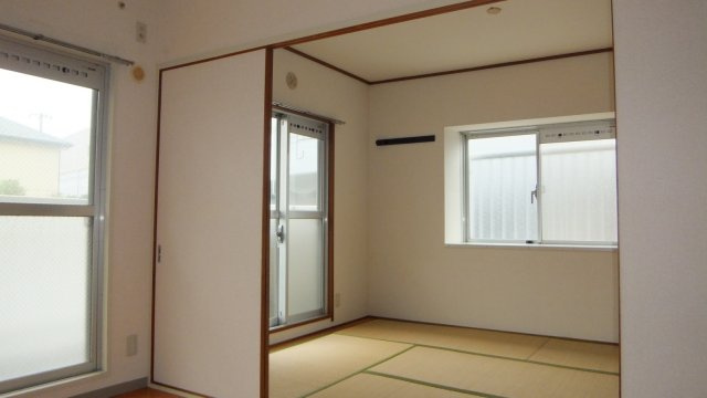 船橋市本中山７丁目の賃貸マンションの居間・リビング|洋室と和室です。