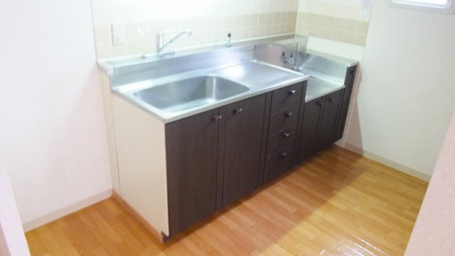 船橋市本中山７丁目の賃貸マンションのキッチン|ガスコンロ設置可能のキッチンです