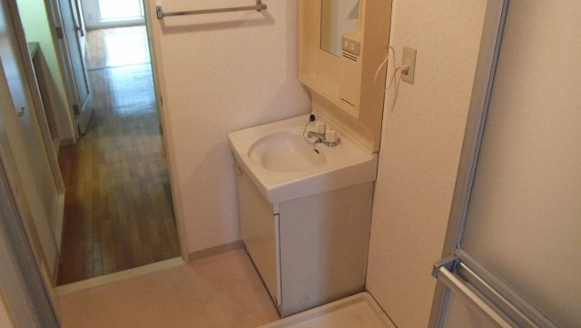 船橋市本中山７丁目の賃貸マンションの洗面所|独立洗面兼脱衣スペースあります