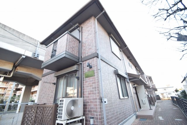 スマートＦⅡの外観|広い10帖の室内と設備の充実さがおすすめのお部屋です。