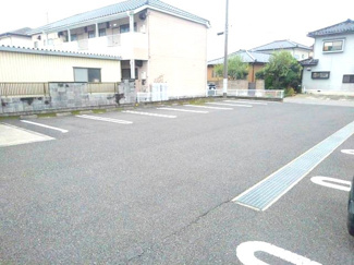 【駐車場】