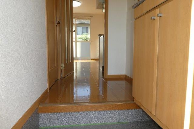 レグルス早島の玄関