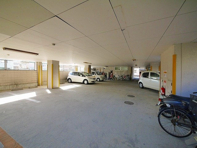 シャトー天理の駐車場|カースペースがあります