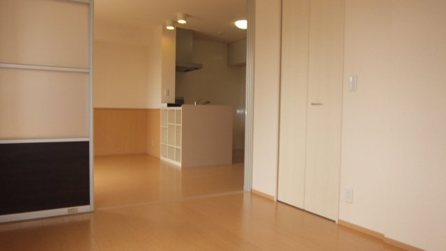 アークＴＯＷＡの居間・リビング|きれいなお部屋です。