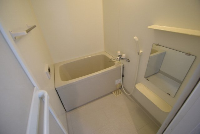 ウィステリアⅡの浴室|綺麗なお風呂です。