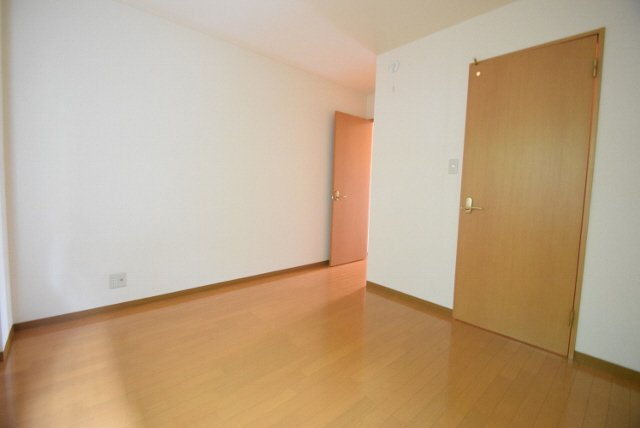 ウィステリアⅡの居間・リビング|洋室6.5帖