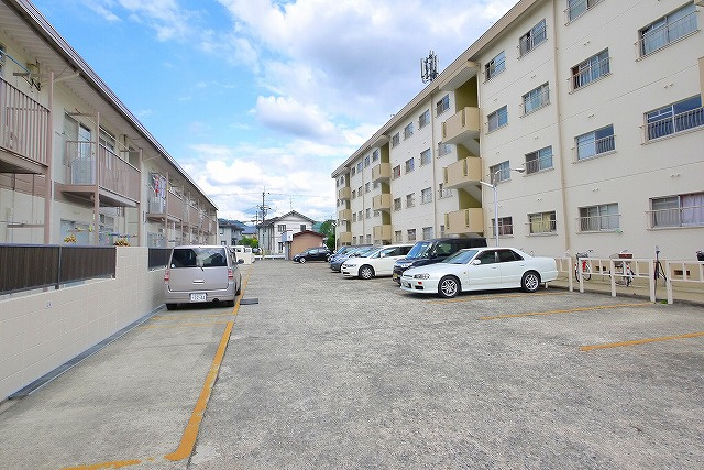 新町ハイツの駐車場|駐車場があるので、車を買う予定の方も安心です