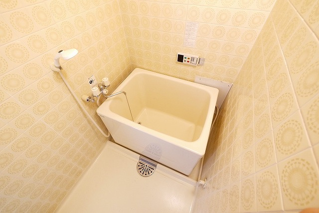 新町ハイツの浴室|コンパクトで使いやすいお風呂です