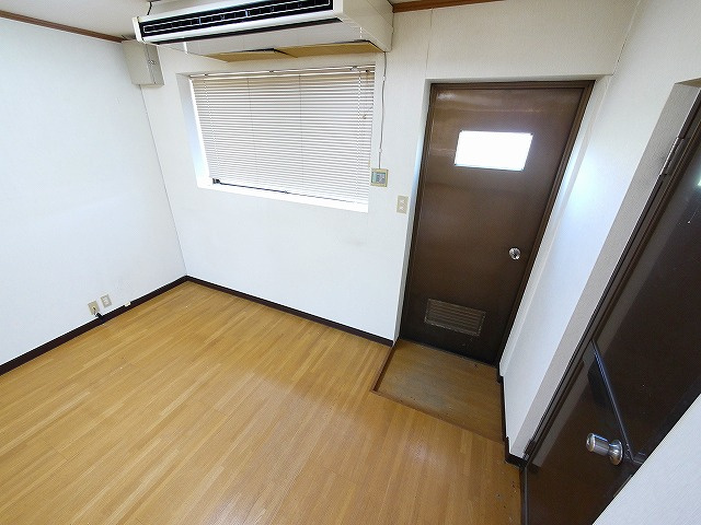 吉本店舗（加茂町兎並船屋）の内装