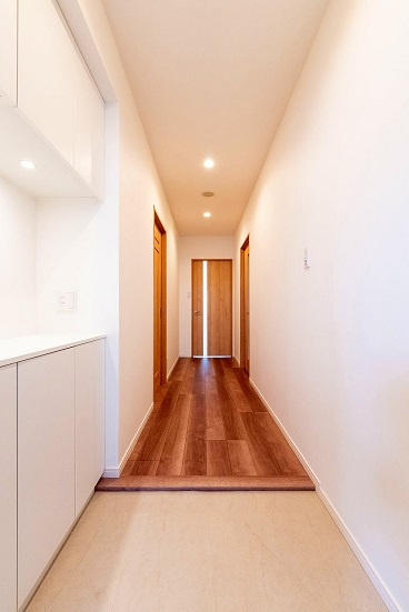 港区芝１丁目の賃貸マンションの玄関