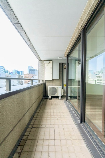 港区芝１丁目の賃貸マンションのバルコニー