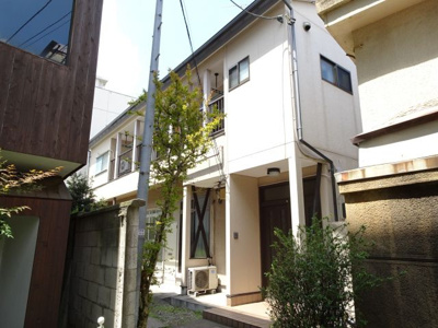 【外観】 | 岡本ハイツ | 岡本ハイツ　芸術・文化の街、上野桜木の物件です！鶯谷駅から徒歩８分・日暮里駅から徒歩１０分・根津駅から徒歩１２分。閑静な住宅街で静かな環境！