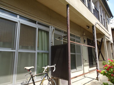 【外観】 | 岡本ハイツ | 岡本ハイツ　芸術・文化の街、上野桜木の物件です！鶯谷駅から徒歩８分・日暮里駅から徒歩１０分・根津駅から徒歩１２分。閑静な住宅街で静かな環境！