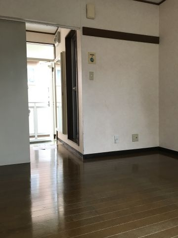 ヒールパイン本町の洋室