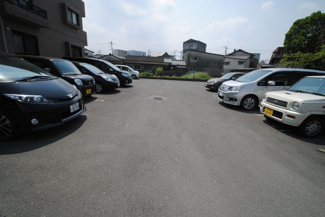 ソレイユ合川の駐車場