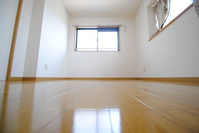 ソレイユ合川の洋室