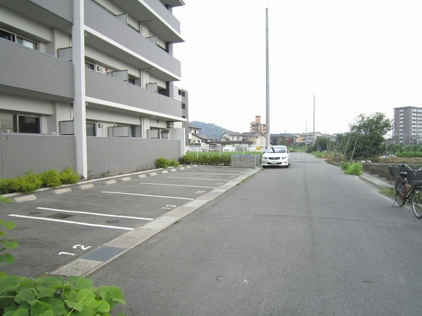 フランディルオーラの駐車場