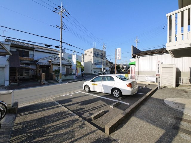 ラフィーネ（東九条町）の駐車場|駐車場に車を止められます