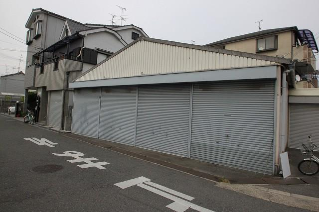 安田ガレージの外観