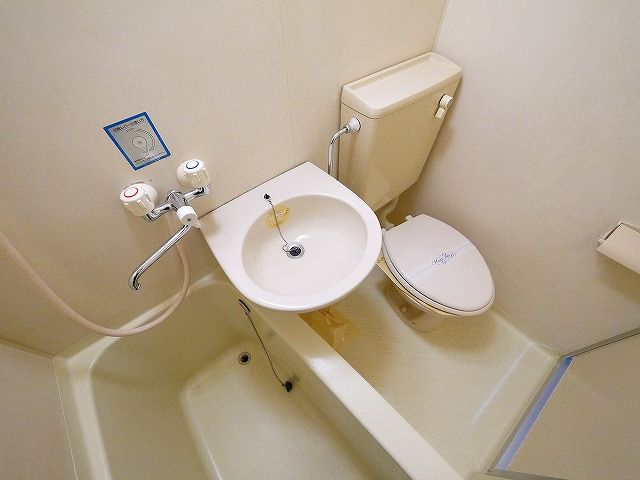 メゾンアンテルナ奈良のトイレ|シンプルで使いやすいトイレです
