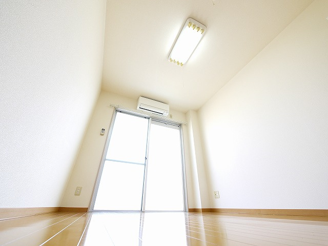 コーポ三和新大宮Ⅱ号館の洋室