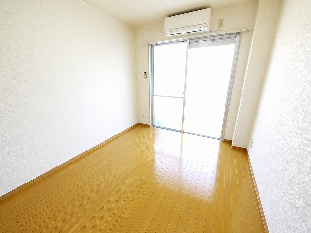 コーポ三和新大宮Ⅱ号館の洋室