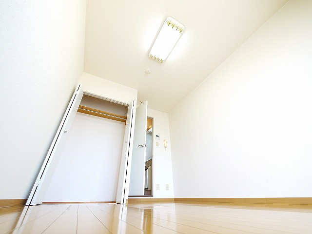 コーポ三和新大宮Ⅱ号館の洋室