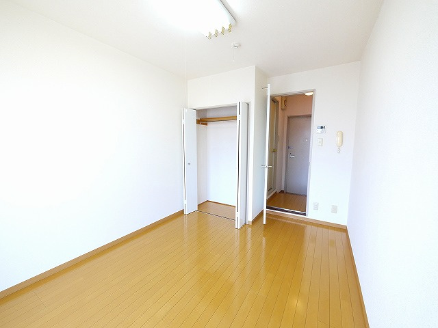 コーポ三和新大宮Ⅱ号館の洋室